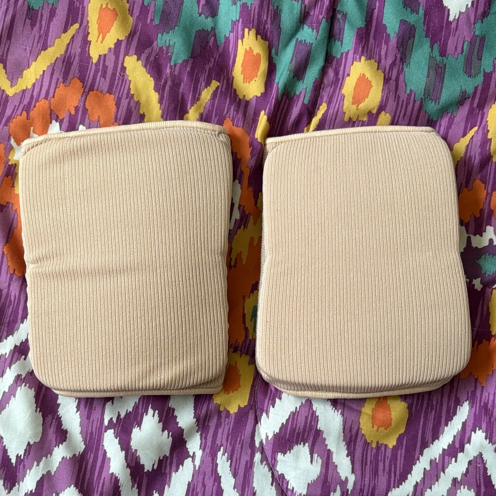 Beige Ribbed Knee Pads
